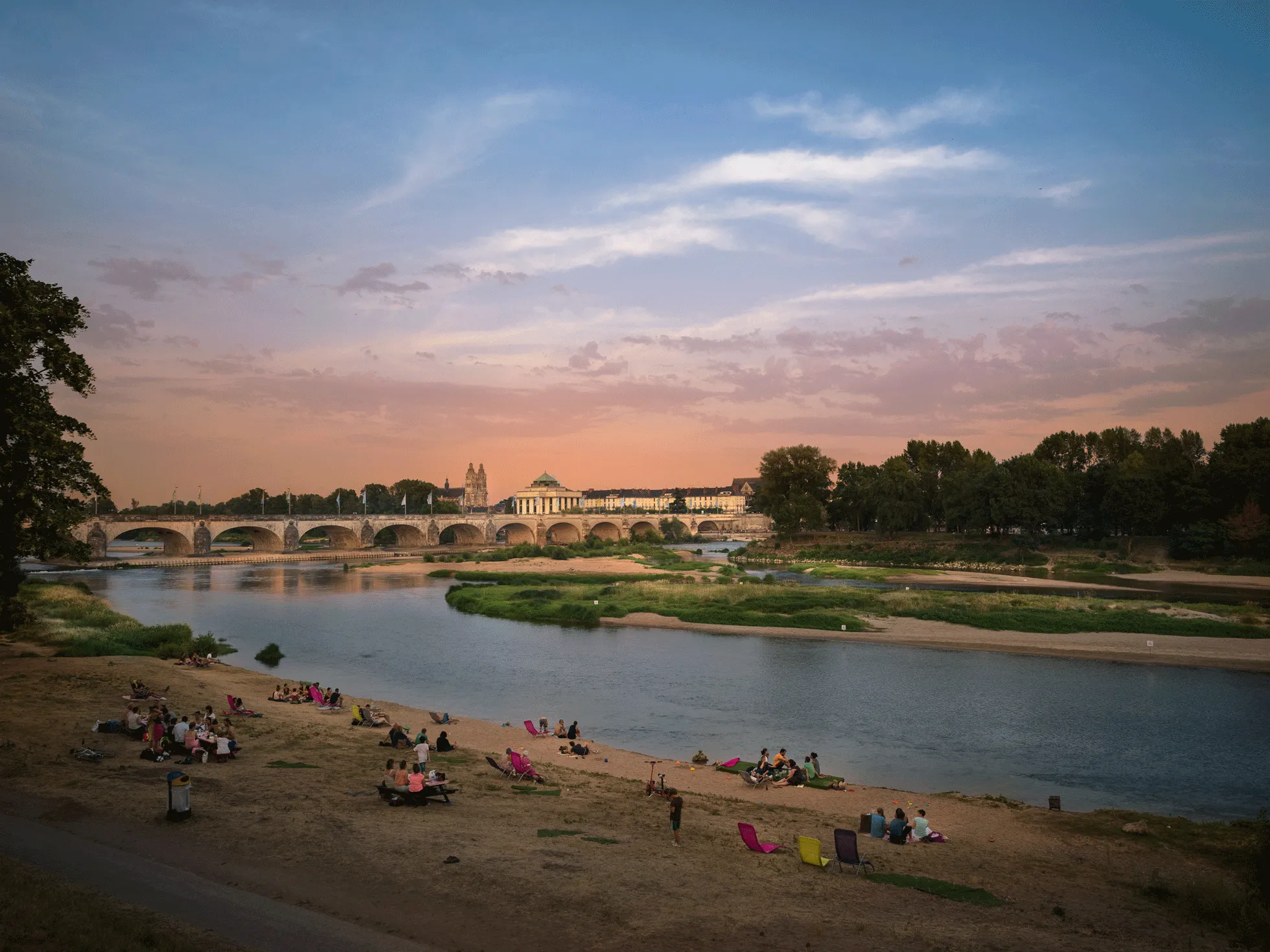 Plage de Tours, face au centre ville, au bord de la Loire